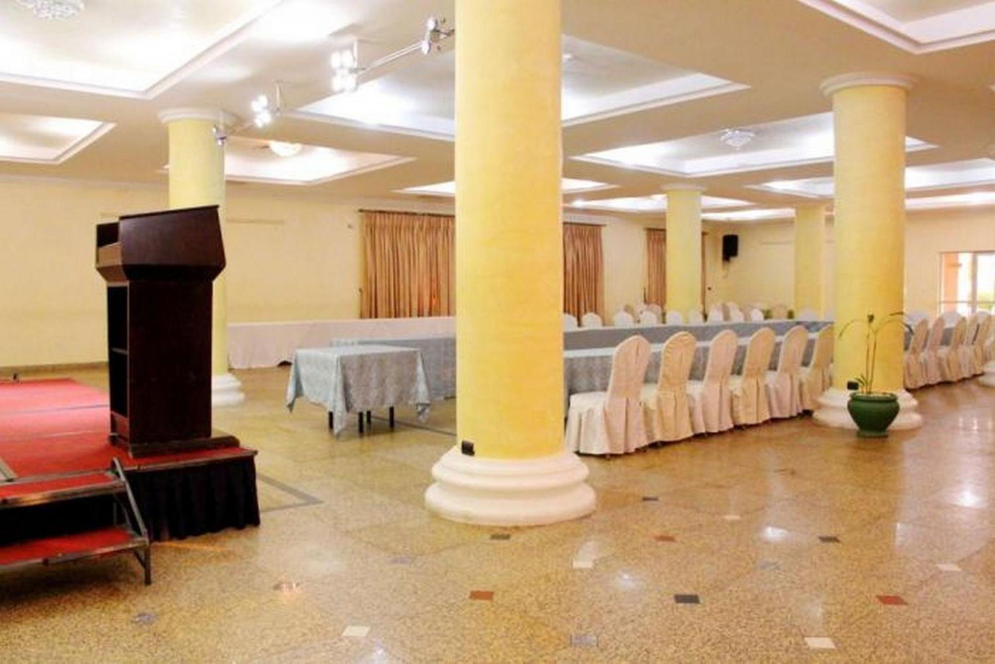 Room In Lodge - The Chelsea Hotel Abuja Exterior foto
